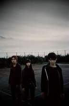 凛として時雨は3月21日・広島CLUB QUATTROのステージにスペシャルアクトとして登場。