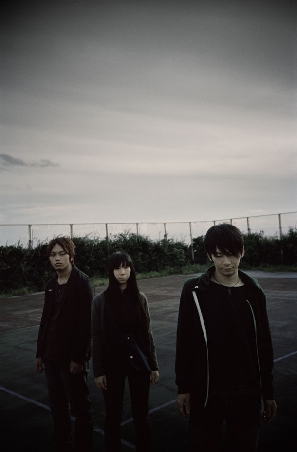 凛として時雨は3月21日・広島CLUB QUATTROのステージにスペシャルアクトとして登場。