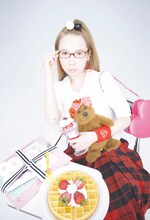 Tommy february6（写真）とTommy heavenly6がまさかの共演。きくち伸のブログ「きくちPの音組収録日記」によると「Tommy×２とSoweluちゃんはベスト盤なので楽曲も強ぃょー」とのこと。ファンは期待しておこう。