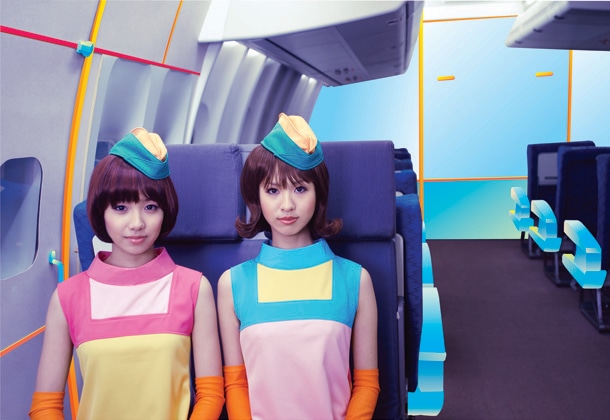 2ndシングル「ニコラ」発売時のレナ＆リサ。