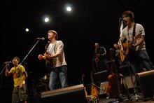 憧れのジェイソン・ムラーズとの共演が実現したキマグレンは、「夢が叶った。とにかく感激！ これからはジェイソンを目標に頑張りたい！」と興奮気味にコメント。