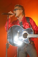 絶唱する長渕剛。