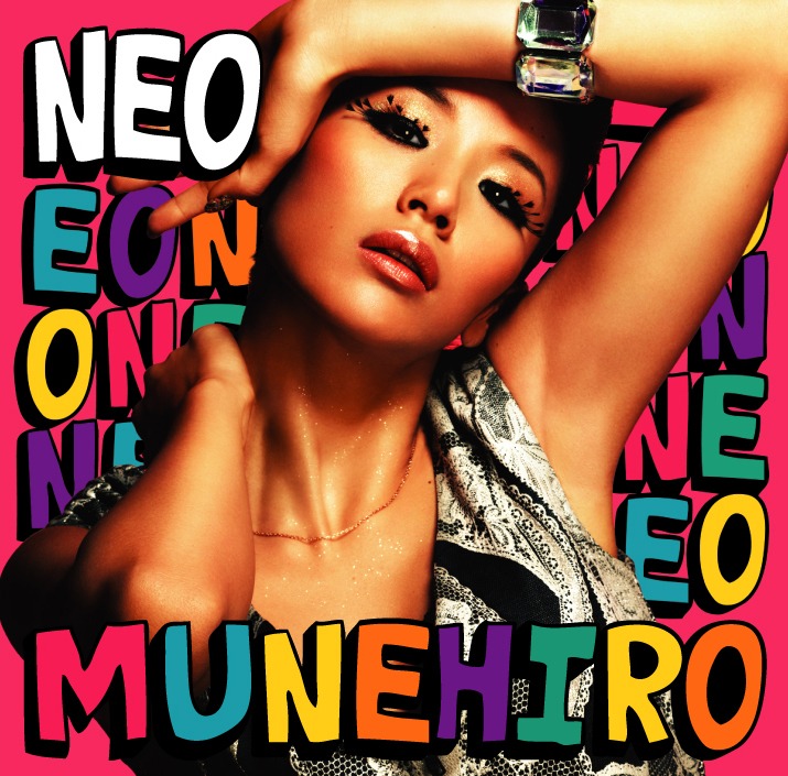 写真はニューアルバム「NEO」のジャケット。まつ毛がほうき状になっているのが印象的だ。