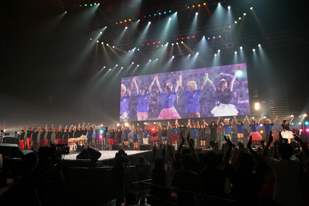 写真は「Animelo Summer Live 2008 -Challenge-」8月31日の様子。昨年は1万8000人収容のアリーナモードで開催されたが、今年は2万5000人収容のスタジアムモード。2日間で約5万人のアニソンファンが集結する予定だ（写真：(C)Animelo Summer Live 2008/DWANGO）。