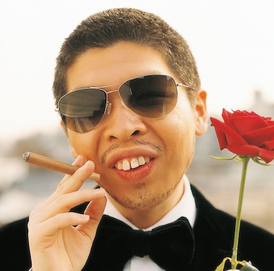 写真はアルバム「ファンキーモンキーベイビーズ3」初回限定盤ジャケット。付属のDVDにはデビューシングル「そのまんま東へ」から最新シングル「桜」まで全シングル曲のビデオクリップが収録される。