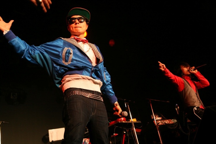 SBK（スケボーキング）とVERBAL（m-flo）。
