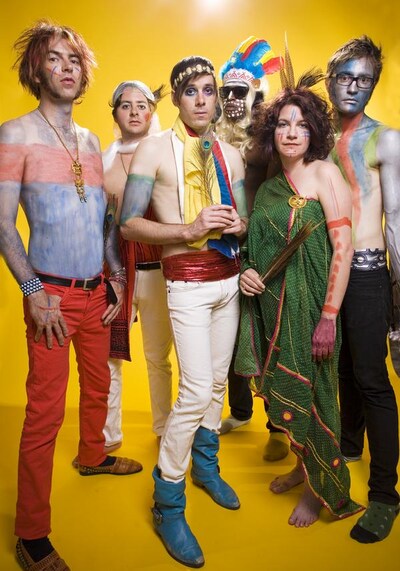 of Montreal（写真）の来日公演は東京と大阪で開催。3月10日に心斎橋CLUB QUATTORO、3月12日に渋谷 duo MUSIC EXCHANGEで行われる。未成年のファンはこちらに足を運ぼう。