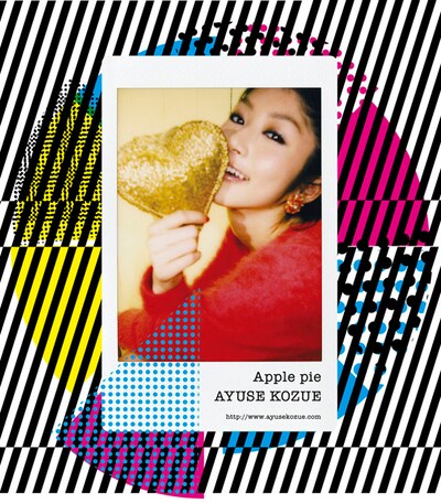 「Apple pie」CDシングルには“ヨネちゃん”の愛称で親しまれる写真家・米原康正が撮影したフォトポストカードが封入されている。