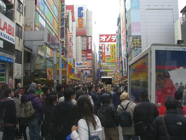 秋葉原は一時大パニックに。