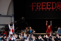 3月10日からはライブのオフィシャル映像がYahoo!動画にて配信予定。