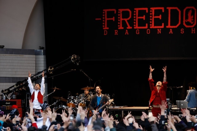 3月10日からはライブのオフィシャル映像がYahoo!動画にて配信予定。