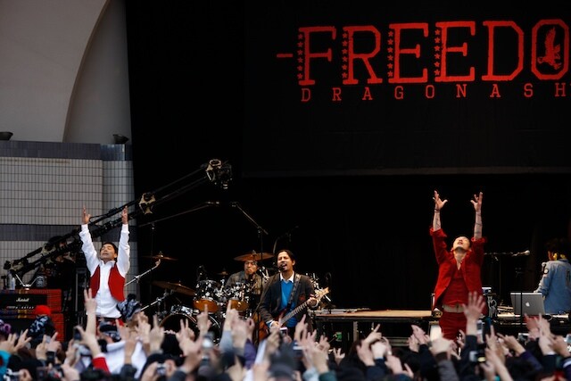 3月10日からはライブのオフィシャル映像がYahoo!動画にて配信予定。