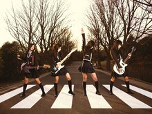 SCANDALは6月17日にニューシングル「少女S」をリリース。この曲はアニメ「BLEACH」の新オープニングテーマとして明日4月14日からオンエアされる。