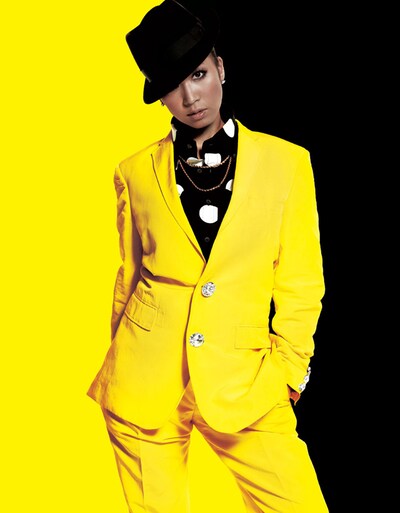 新曲「YOU'RE THE BEST!feat.横山 剣(CRAZY KEN BAND)」はテレビ東京系「流派-R」3月度オープニングテーマ、テレビ東京「湯けむりスナイパー」エンディングテーマ