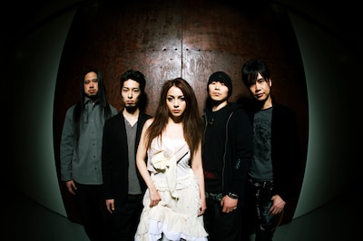 新たに5人編成バンドとなったHEAD PHONES PRESIDENTは、現在新作のレコーディング中。ライブでは新曲もいち早く聴くことができそうだ。