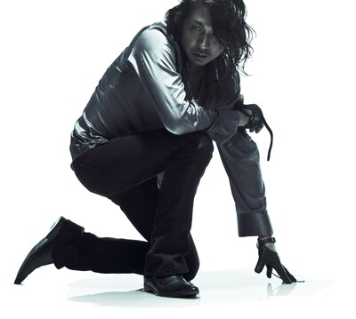 イベント当日は「Deeper」にあてたユニークな歌詞の意味についても、自身の口から語られるかもしれない（画像は右クリック禁止です）。