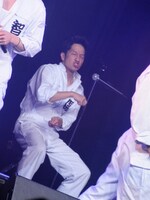 波田陽区（エアドラム）は、“ヘタレの波田”を卒業したいと力説。