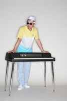 横山剣が短い出演時間に何発「イイネ！」を詰め込むのかも観どころのひとつ。