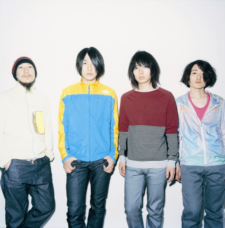 5月18日には、志村正彦のブログ「志村日記」をまとめた初の単行本の発売が決定。特別企画も掲載される予定なのでお楽しみに。