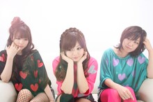 6月21日に生配信されたニコニコ動画「とりあえず生中（仮）」にゲスト出演したCOSMETICSとふかわりょう。当日は1万件を超えるアクセスがあり、ネット界を中心に着実に知名度を高めている。