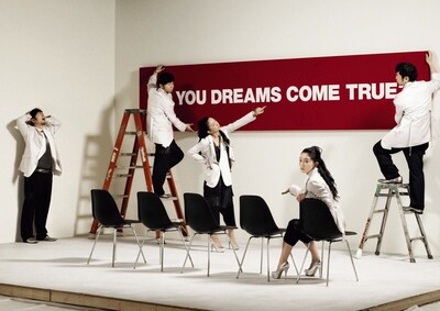 駅貼りポスターには3人の中村正人と2人の吉田美和が登場。