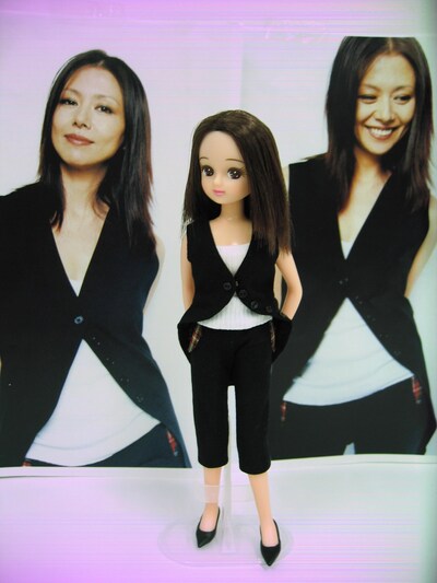 今のところ“小泉リカちゃん人形”の商品化は未定。コラボ・リカちゃん人形では、松田聖子を模した“Seikoちゃん”などが過去に販売されている。