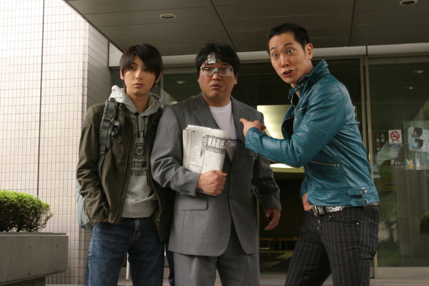 映画「守護天使」のメインキャスト。写真左から與真司郎（AAA）、カンニング竹山、佐々木蔵之介。