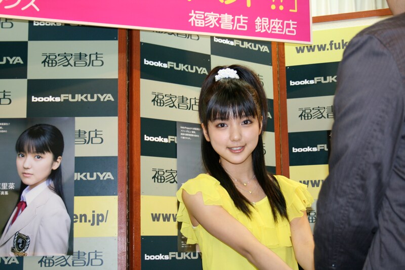 今回のイベントでは、抽選でサイン入り写真集を200冊用意。さらに“サンキュー”にちなんで、39人にサイン入り生写真やポスターなどがプレゼントされた。