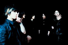 ドラマ主題歌となる新曲「Around ザ world 少年」はONE OK ROCKにとって約17カ月ぶり、メジャー4枚目のシングル。