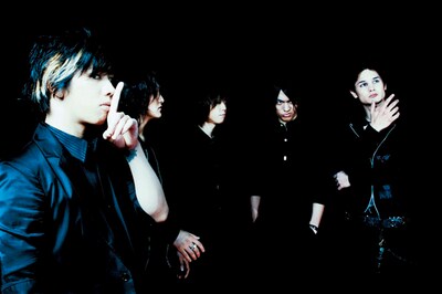 ドラマ主題歌となる新曲「Around ザ world 少年」はONE OK ROCKにとって約17カ月ぶり、メジャー4枚目のシングル。