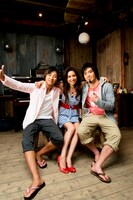 キマグレン（写真左右）とは、「もし君と… with キマグレン」でコラボが実現。