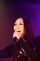 新曲「Bitter Sweet」はCDリリースに先駆け着うた、着うたフル音源が配信中。その合計ダウンロード数は10万を突破しており、3月5日付けのレコチョク着うたフル・デイリーチャートでは9位を記録した。