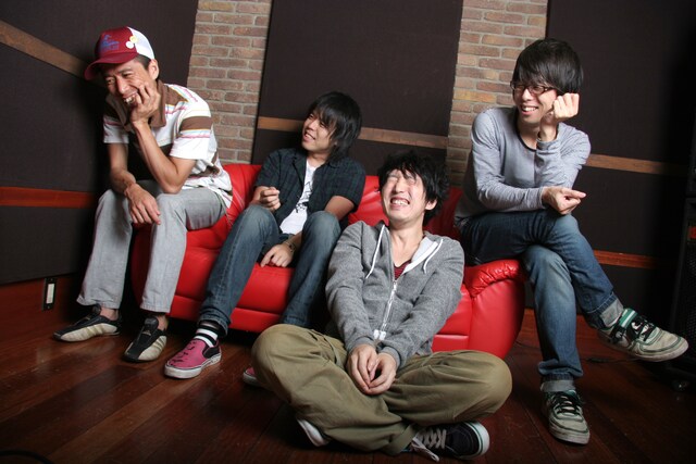 彼らはこの作品を引っさげて、4月から全国ツアー「TOUR THE GIRLHUNT GRAND PRIX.」を実施する。