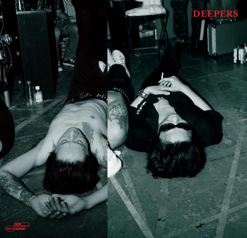 シングルのジャケットは横たわるRECKと中村達也。