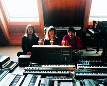 4月16日からは全国ツアー「clammbon2009『Re-clammbon tour』」がスタート。前半はライブハウス、後半はホール会場を中心に回るツアーとなる。