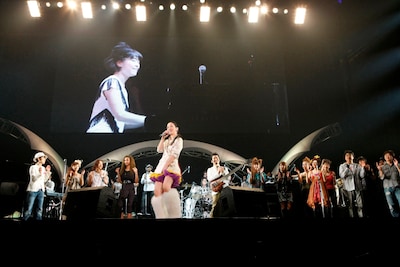 写真は「みんなでドリする？DO YOU DREAMS COME TRUE？SPECIAL LIVE!」ステージの様子。