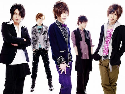 日本のみならず海外からも話題を集めているヴィジュアル系シーンの注目株、彩冷える。メジャーデビューをきっかけにさらなるブームを巻き起こすことになりそうだ。