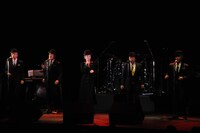 ピンキーとキラーズ、オンステージ！（photo：堀清英）