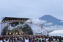 「SPACE SHOWER SWEET LOVE SHOWER 2008」の様子。天気が良いと富士山を一望できる、最高のシチュエーションの中で8月最後の週末を楽しもう。