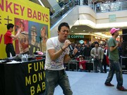 ファンモン、中国のジャスコでインストアライブ