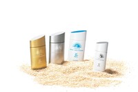 紫外線のひときわ強いビーチに最適な「パーフェクトUV」や、パール効果で引き締まったボディを演出する「パーフェクトパーリー」など、用途に応じてさまざまなバリエーションが用意された新次元アネッサ。
