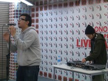 終演後には、CD即売会場に長蛇の列が発生。らっぷびとはCD購入者と丁寧に握手したり写真撮影に応じるなど、ファンとの繋がりを大切にしていた。