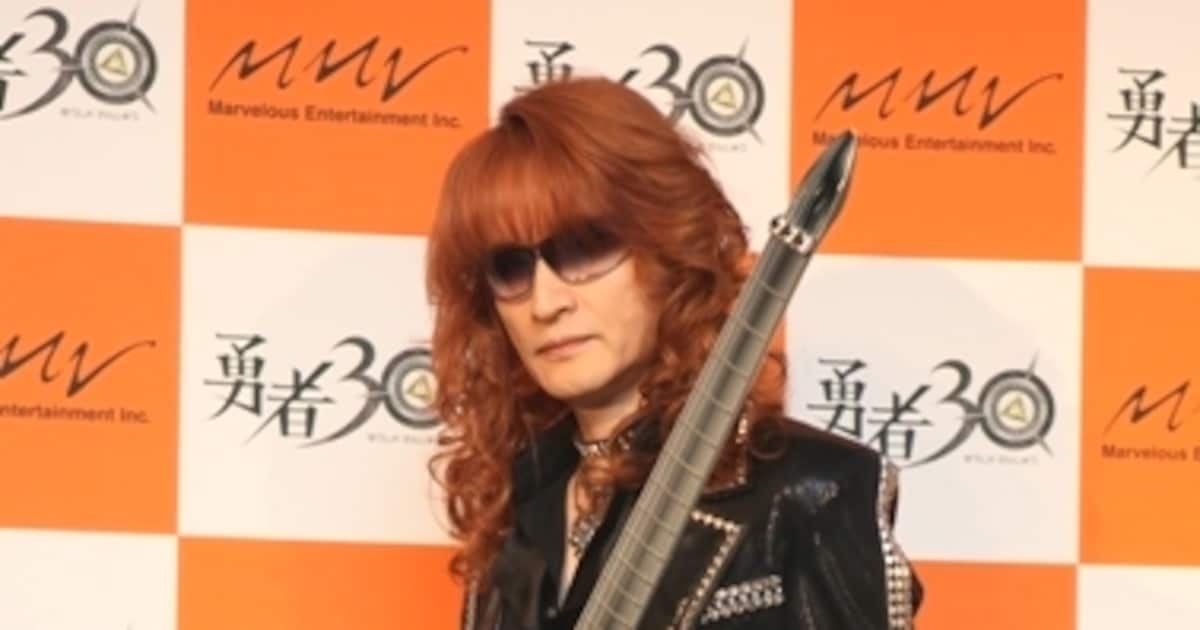 高見沢俊彦、剣型ギターでゲームミュージックをPR - 音楽ナタリー
