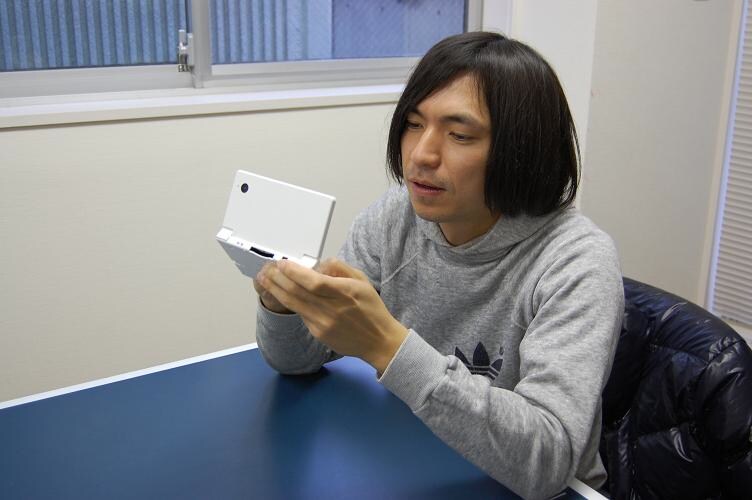 ふかわはCOSMETICSの今後について、「小さなことを大事にしながら、ファンの皆さんに彼女たちの愛を届けていきたい。そして、4月には…」と前向きかつ意味深なコメントを寄せている。