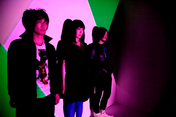 JUDY AND MARYのトリビュート盤「JUDY & MARY 15th Anniversary Tribute Album」への参加など、ビッグニュースが続くschool food punishment。