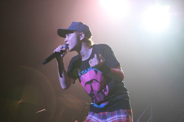 ボーカルの太志は、公演中「約束の場所、約束の時間に集まってくれたみんな、ありがとう。最高の1日にしよう！」と宣言。会場の空気はひとつとなり、熱気に包まれた。