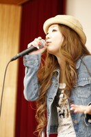 4月上旬からは、西野カナにとって初のワンマンツアーもスタート。