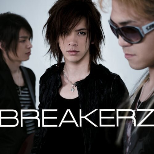 BREAKERZのデビューアルバム「BREAKERZ」（写真）は2007年7月25日リリース。