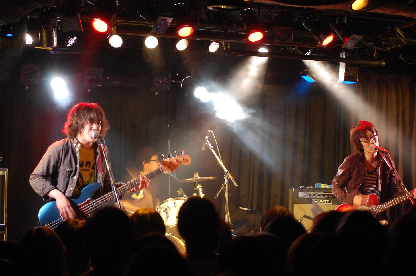 精力的なライブ活動で多くのリスナーの支持を集めてきたLOVE LOVE LOVE。今後の活躍にも期待がかかる。