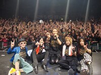 写真は3月19日のスウェーデン・ストックホルム公演の模様。